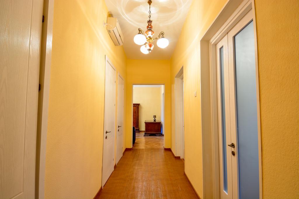Gio'S Apartment Tbilisi Buitenkant foto
