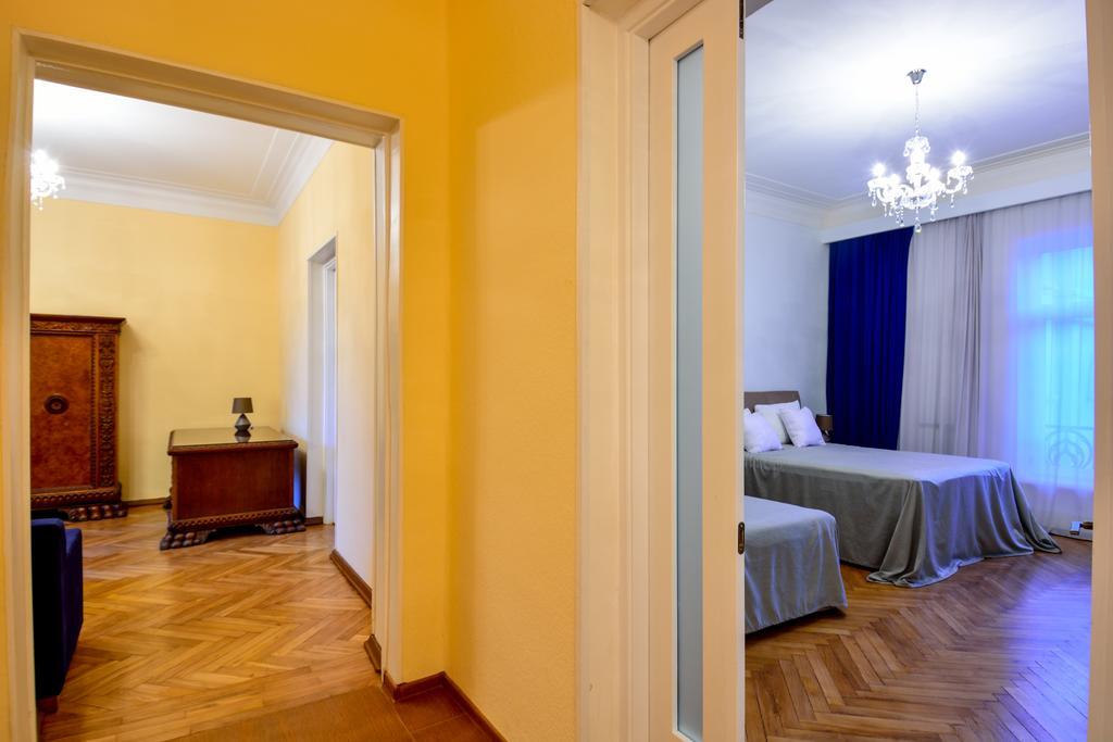 Gio'S Apartment Tbilisi Buitenkant foto