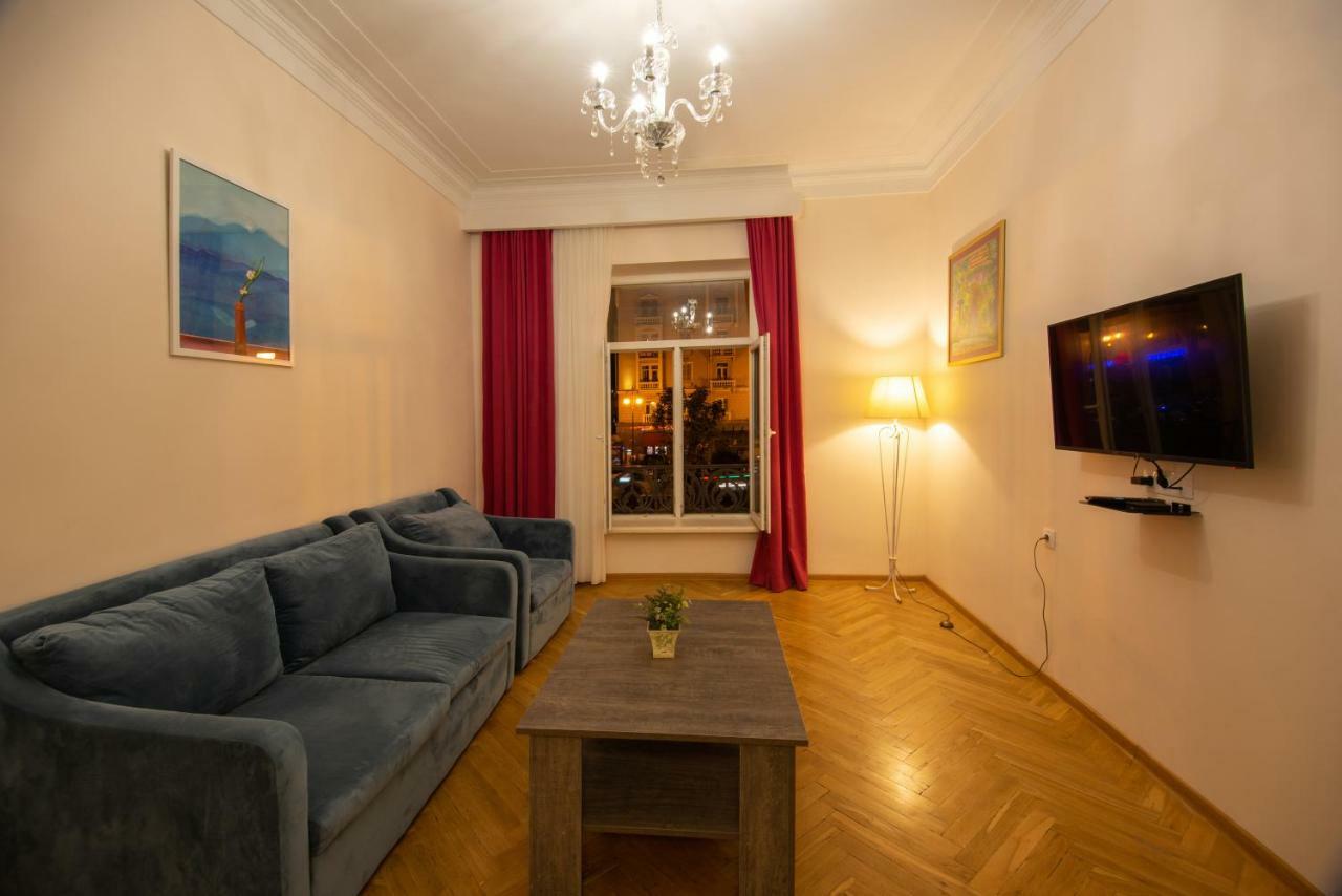 Gio'S Apartment Tbilisi Buitenkant foto